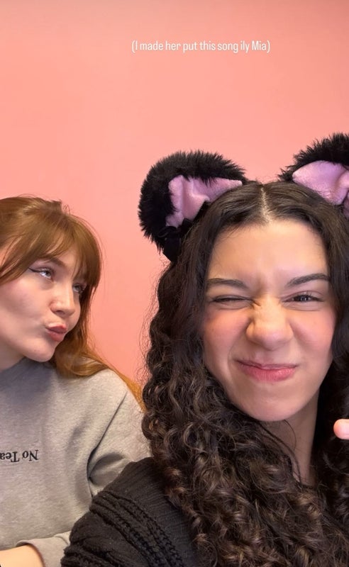 Photo 1: Im on the rightttt