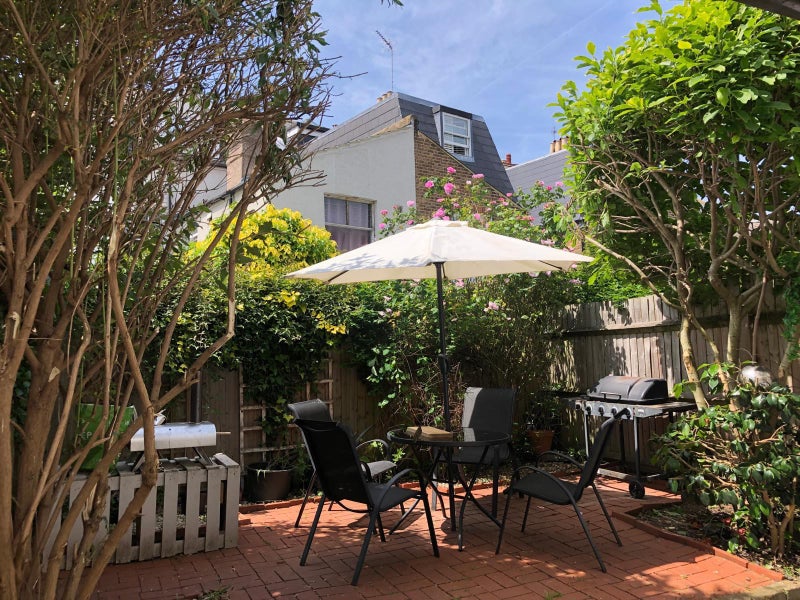 Photo 1: Private garden