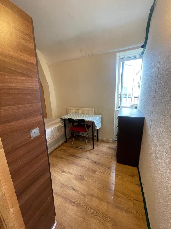 'Cheap Single Rooms Shadwell/aldgate /Whitechapel' Room to Rent from