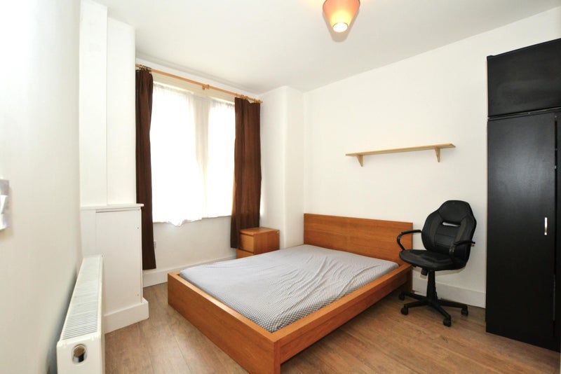 Photo 1: Room 1