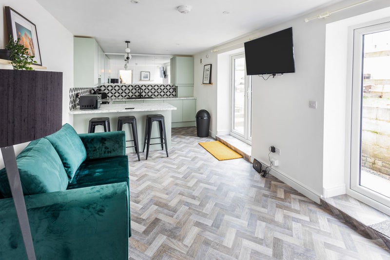 Photo 1: (26A) A spacious living area - to chill or binge on Netflix