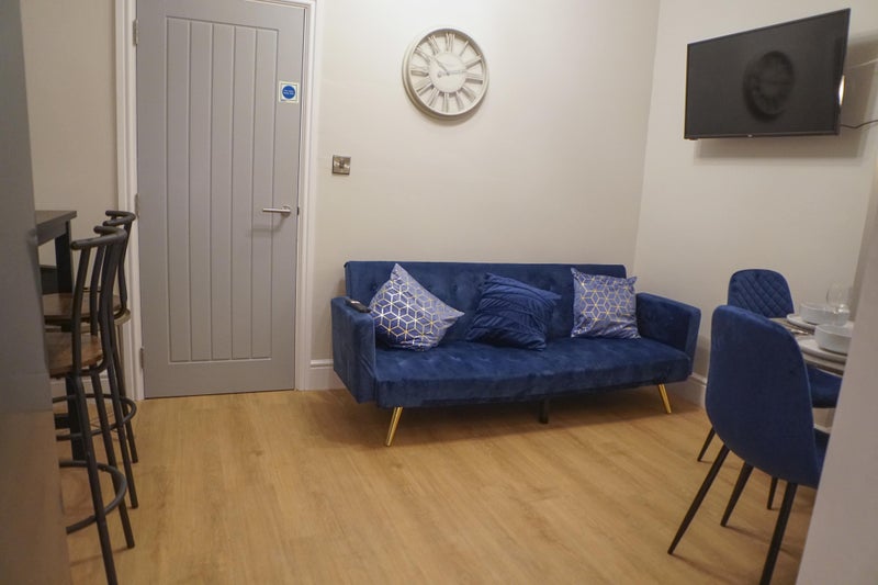 Photo 1: Kitchen diner