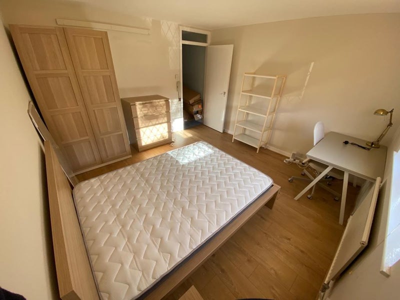 'Large room in Clapham Junction!!' Room to Rent from SpareRoom