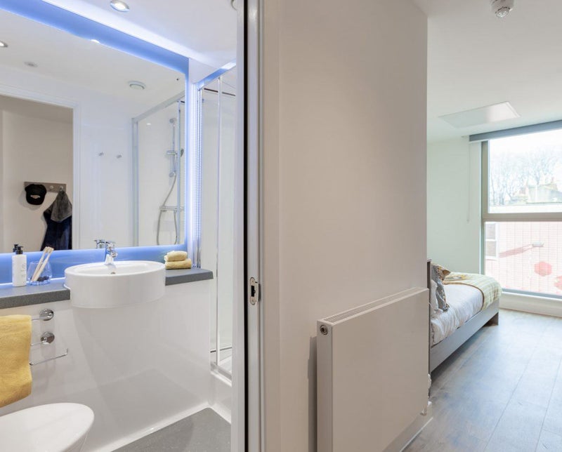 Room To Rent With Private Bathroom