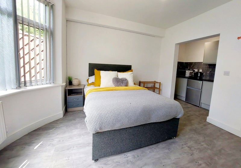 Photo 2: Room 2