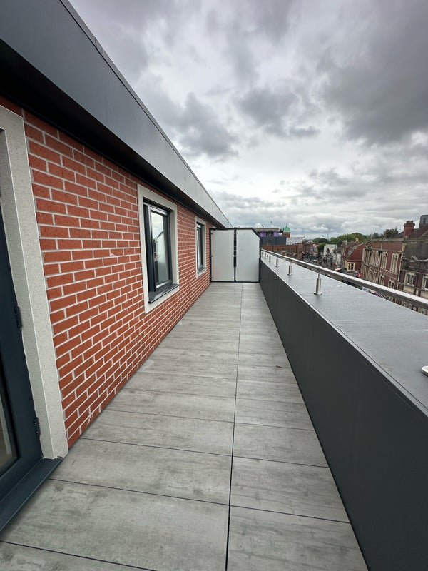 Apartment in Bristol, Wapping Wharf, Bedminster - View 4