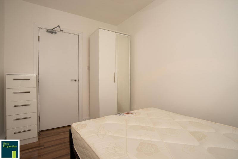 Photo 1: Bedroom 4 £860PCM - available 11/10/2025
