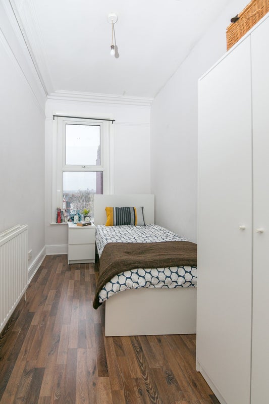 Photo 1: Single Room £680 pcm, not suitable for couples