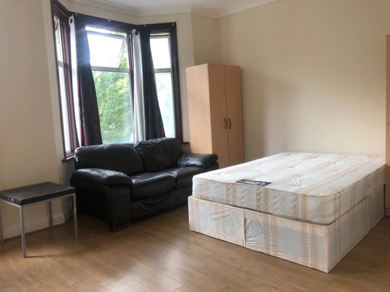 'Furnished/Bills Included/Near Central Line Leyton' Room to Rent from