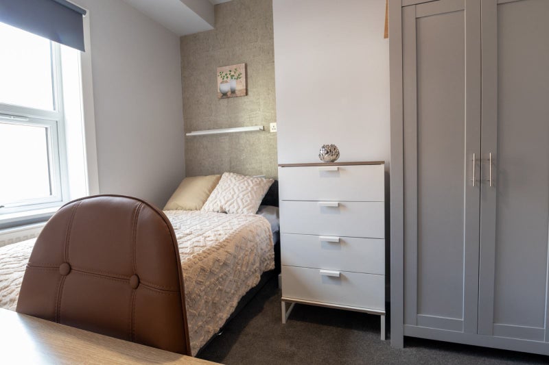 Photo 2: Bedroom 5