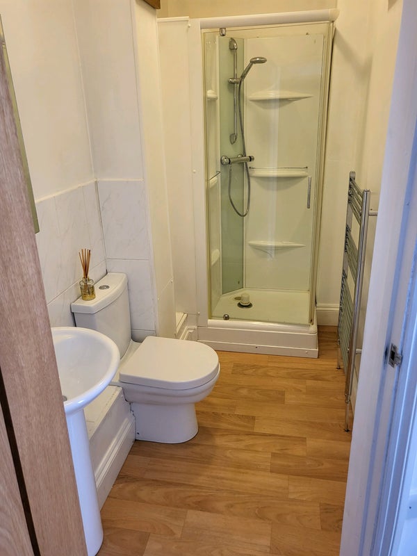 Photo 6: En-suite Shower Room