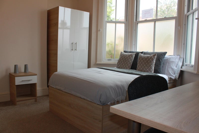 Photo 1: Room 1