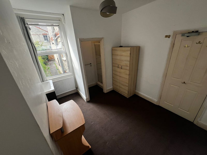 Photo 1: room view 1