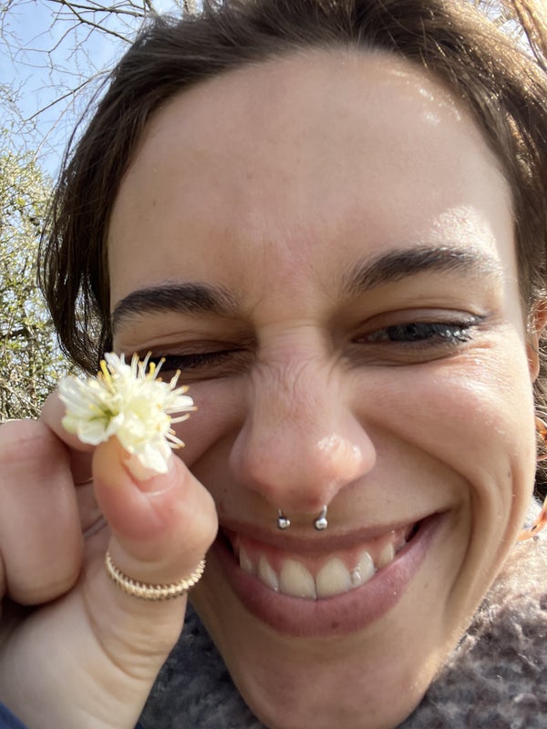 Photo 1: cute lil flower