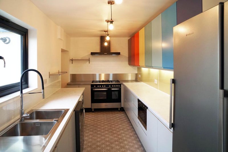 Photo 1: kitchen