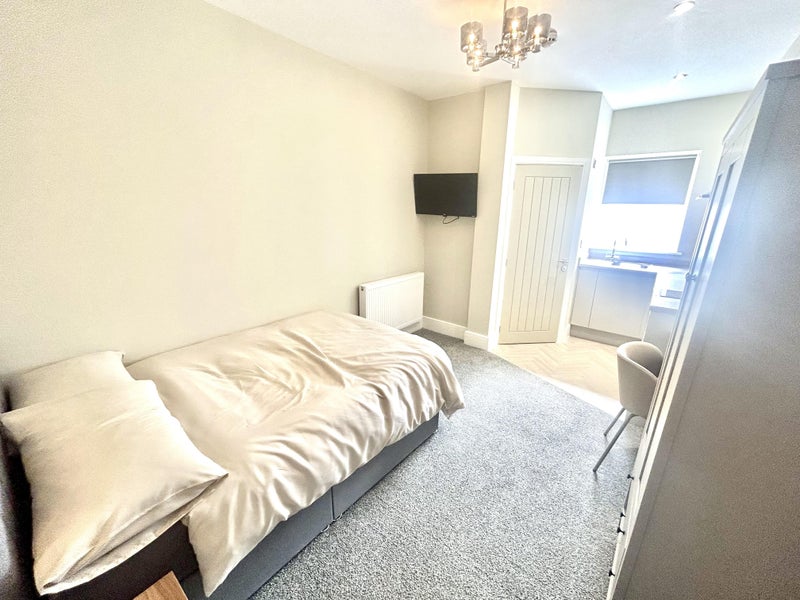 Photo 1: Room 2