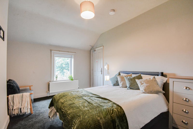 Photo 1: Room 3 (AVAILABLE - £500 pcm)