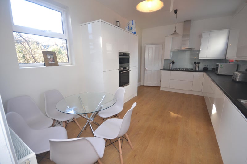 Photo 1: Kitchen 