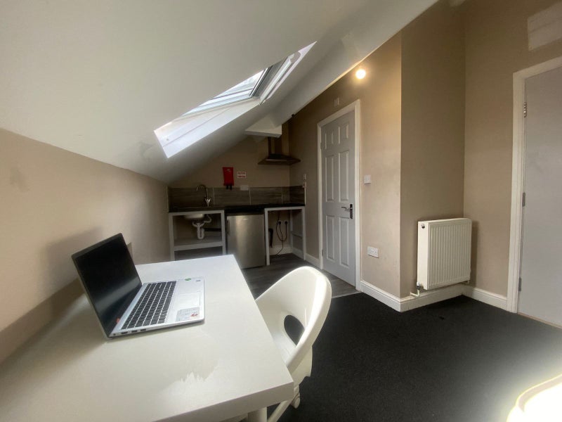Apartment in Nottingham, Lenton, Hyson Green - View 3