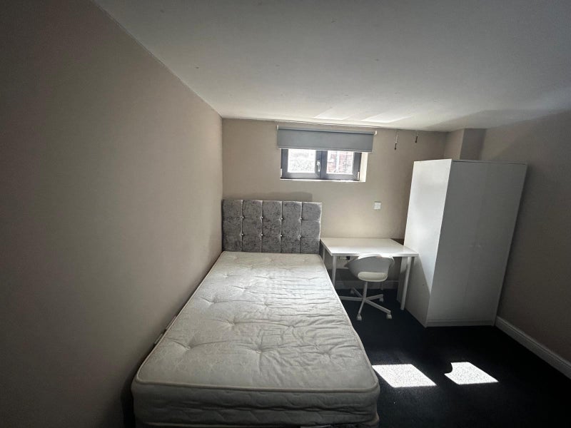 Apartment in Nottingham, Hyson Green - View 5
