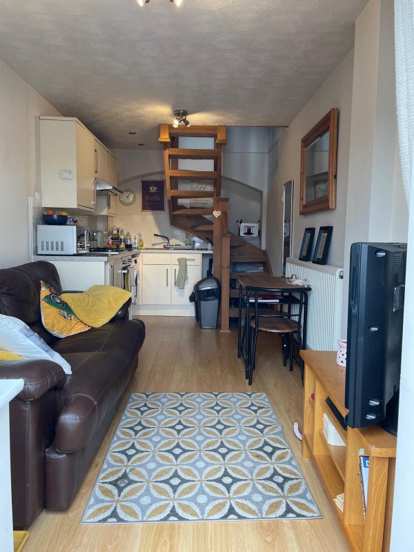 Quiky Rent 'Quirky 1 bedroom flat - Quiet professionals only ' Room to Rent from ...