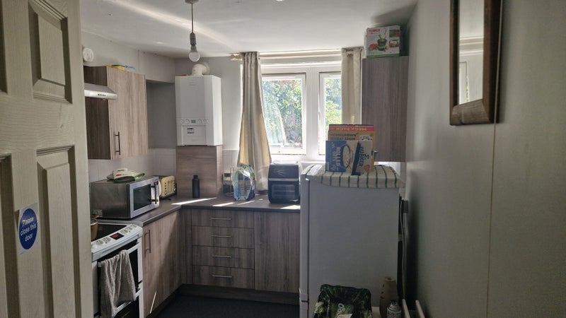 Photo 1: Kitchen 