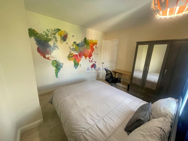 Photo 1: bedroom 4