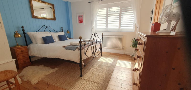 Photo 1: Bedroom