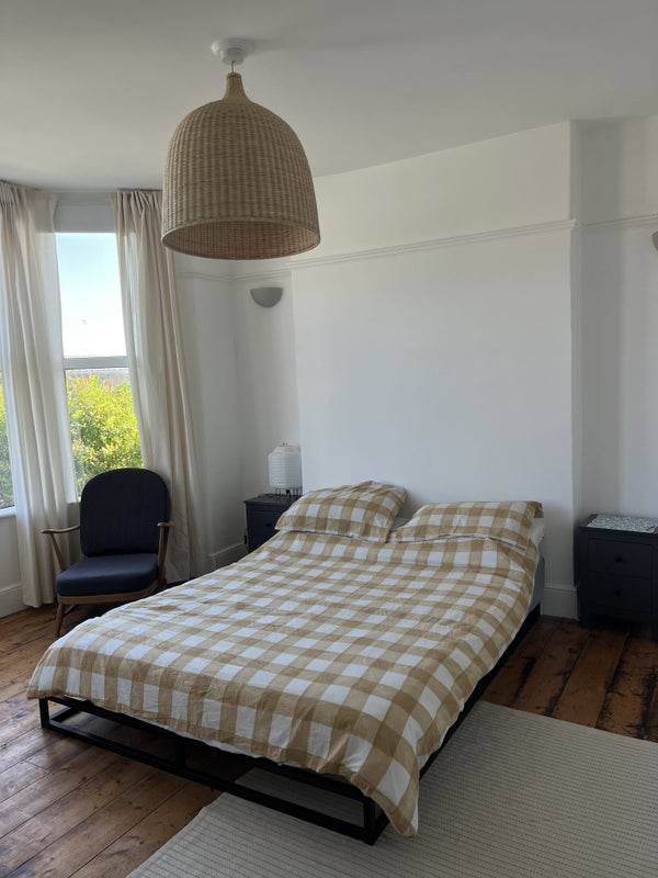 Photo 1: Bedroom