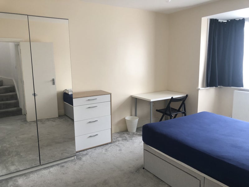 Photo 1: Double Bedroom