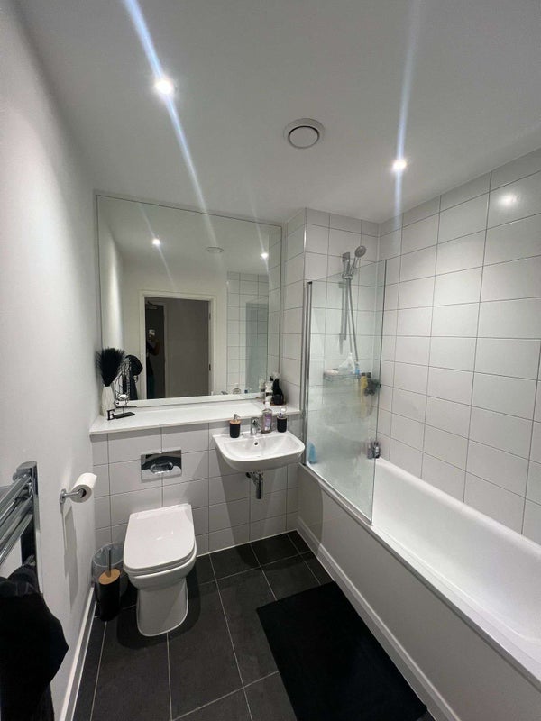 'Stunning 1 Bedroom Available in No.1 Old Trafford' Room to Rent from