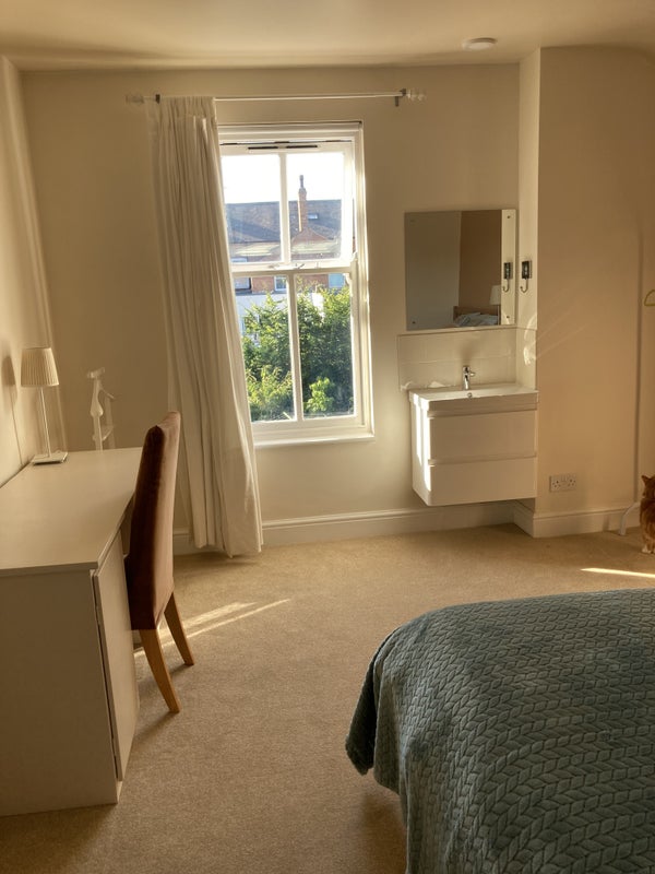 Photo 1: Room (Yours)