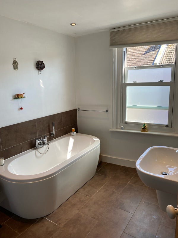 Photo 5: Luxury bathroom 