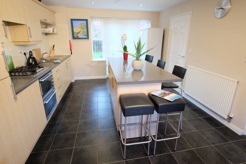 Photo 1: Open Plan Kitchen with Breakfast Bar
