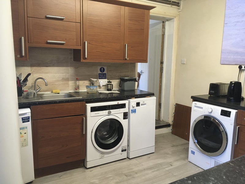 Photo 1: Main kitchen (1 of 2)
