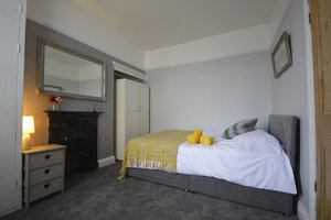 Photo 1: Double bedroom