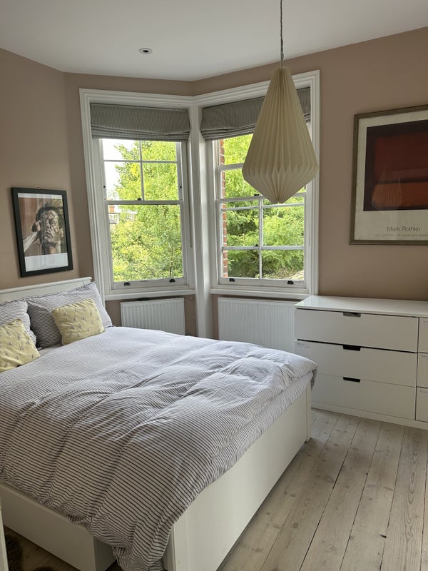 Photo 1: Double bedroom 