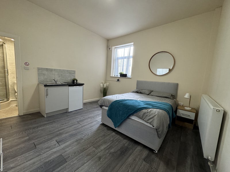 Photo 1: Room 3