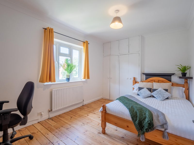 Photo 1: £1040pm Massive Double Room