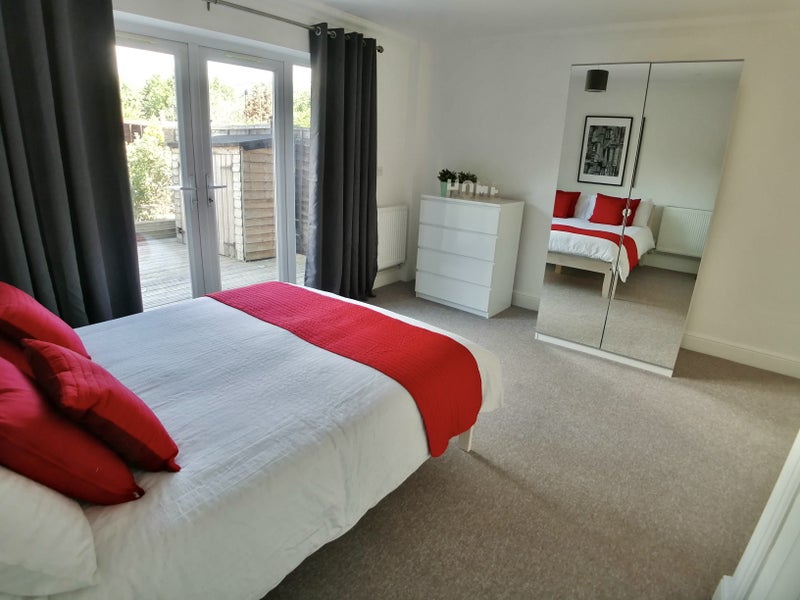 Photo 1: Large double room with ensuite 