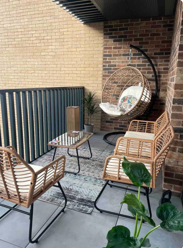 Photo 1: Balcony or Terrace