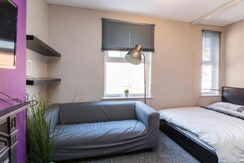 Photo 1: ENSUITE ROOM