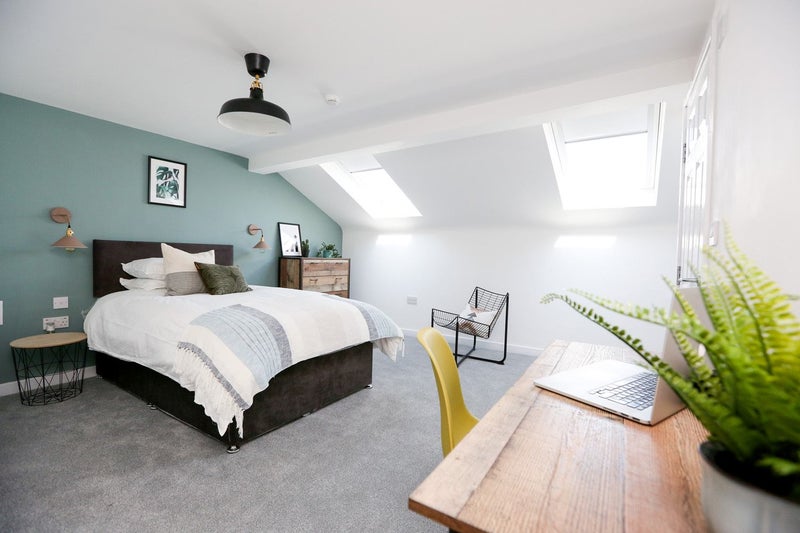 Photo 5: Large ensuite double - £650 pcm TAKEN