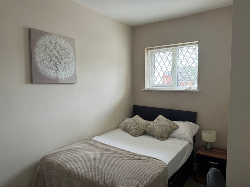 Photo 1: Room 3 - Available