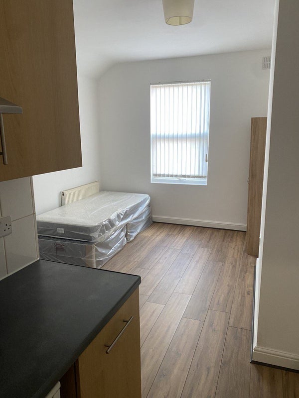 'Lovely semi studio flat in Doncaster DN1' Room to Rent from SpareRoom