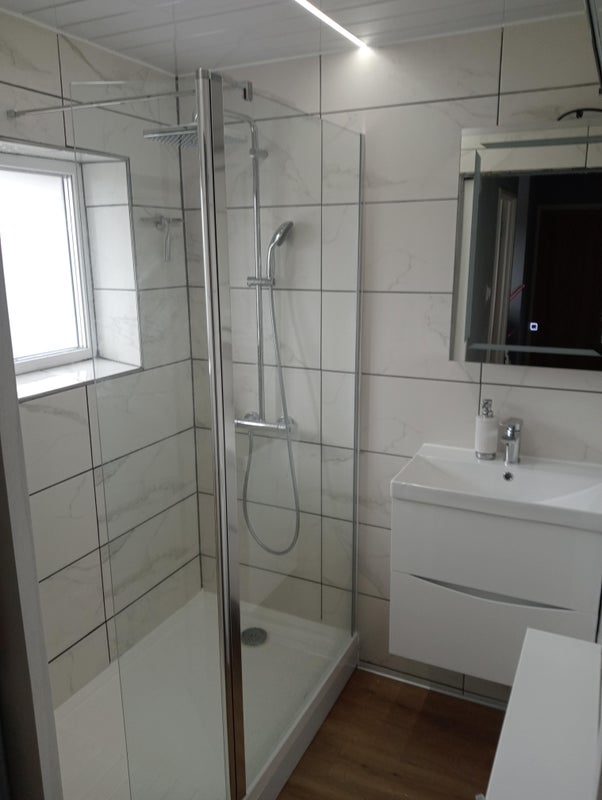Photo 7: Bathroom