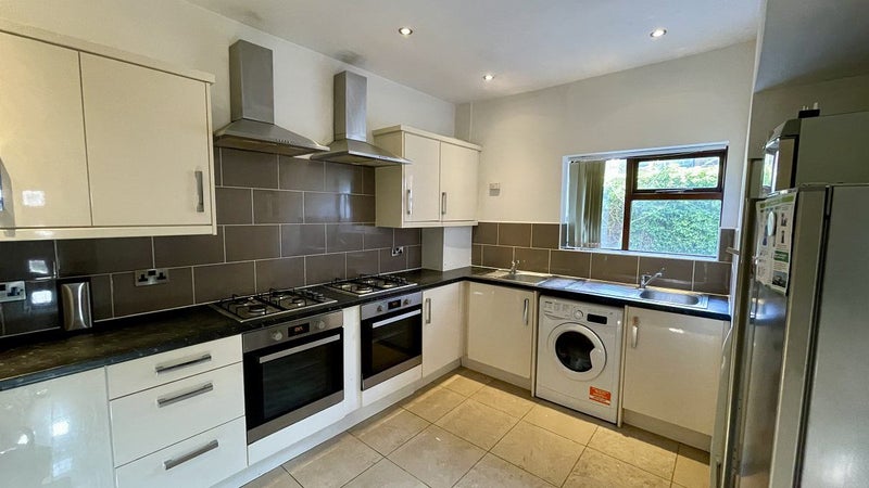 Photo 1: Kitchen