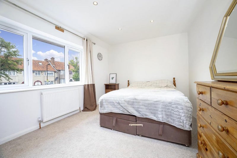 Photo 1: Double Bedroom