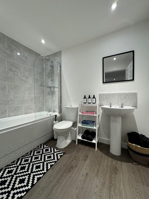 'Quirky Modern Apartment Bills Included' Room to Rent from SpareRoom