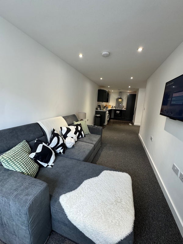 'Quirky Modern Apartment Bills Included' Room to Rent from SpareRoom